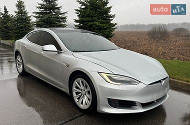 Лифтбек Tesla Model S 2016 в Киеве