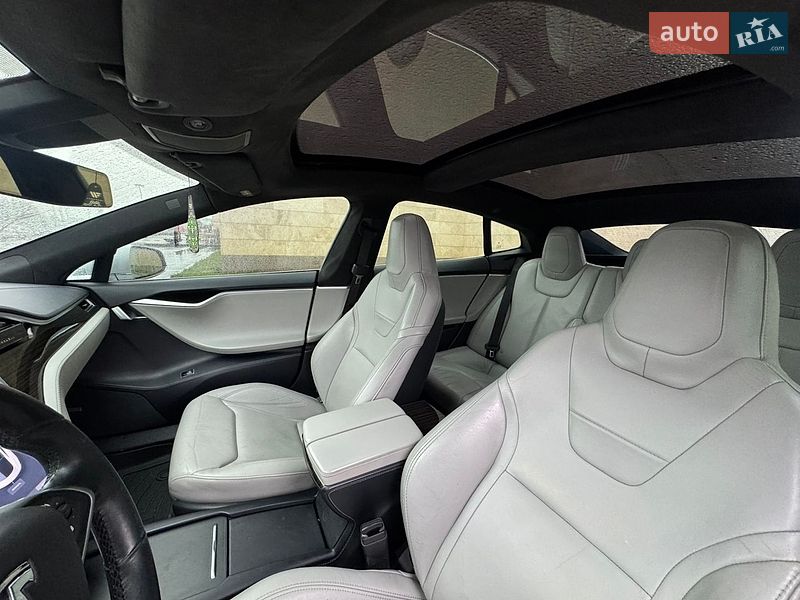 Лифтбек Tesla Model S 2016 в Киеве