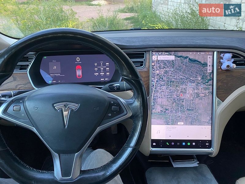 Лифтбек Tesla Model S 2016 в Овруче