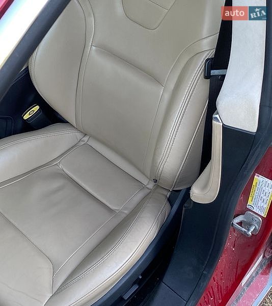 Лифтбек Tesla Model S 2016 в Овруче