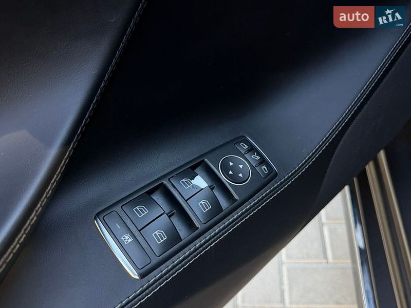 Ліфтбек Tesla Model S 2017 в Києві