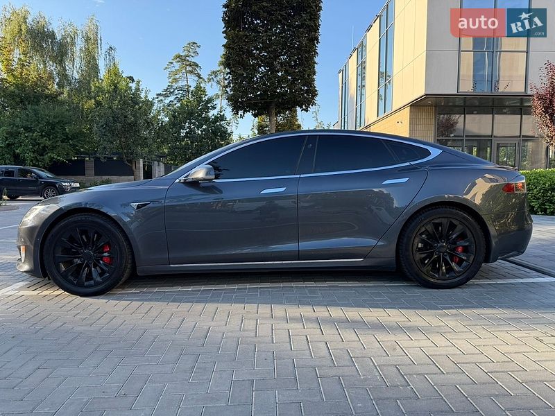 Ліфтбек Tesla Model S 2017 в Києві