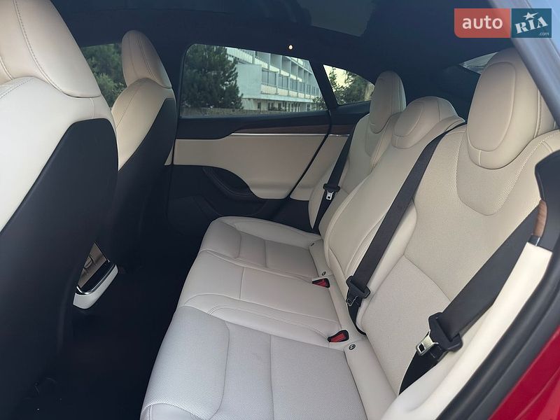 Лифтбек Tesla Model S 2022 в Виннице