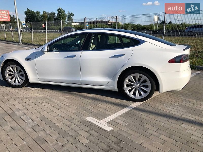 Tesla Model S 2016
