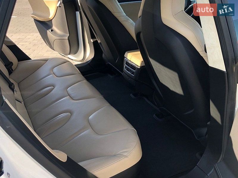 Ліфтбек Tesla Model S 2016 в Києві фото 16 Ліфтбек Tesla Model S 2016 в Києві