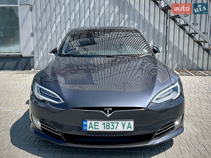 Лифтбек Tesla Model S 2019 в Днепре
