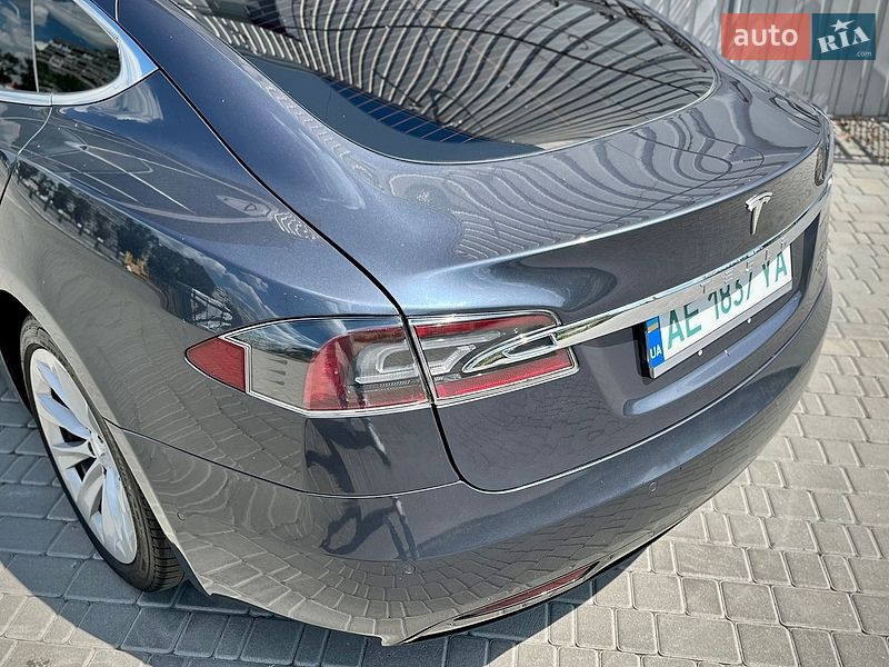 Лифтбек Tesla Model S 2019 в Днепре