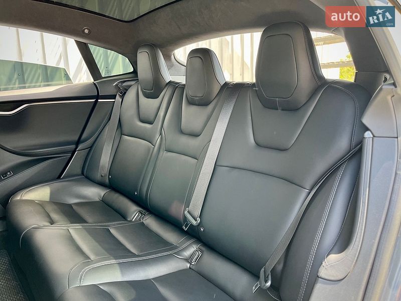 Ліфтбек Tesla Model S 2019 в Дніпрі