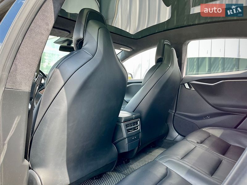 Лифтбек Tesla Model S 2019 в Днепре