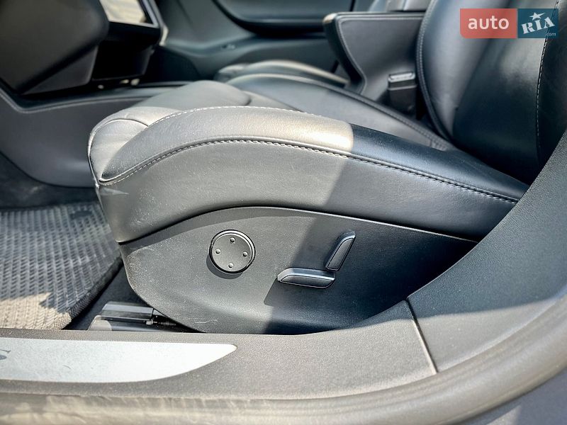 Лифтбек Tesla Model S 2019 в Днепре