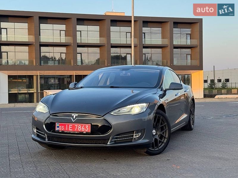 Tesla Model S, фото з оголошення