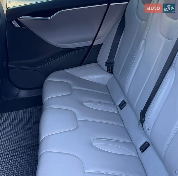 Ліфтбек Tesla Model S 2015 в Білій Церкві