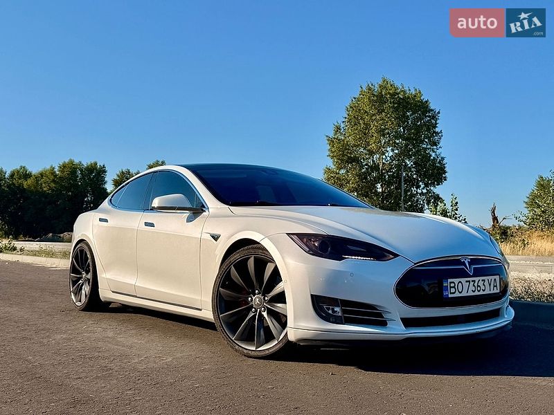 Tesla Model S 2015