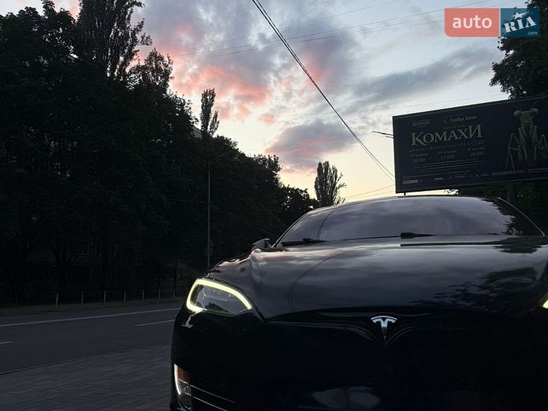 Ліфтбек Tesla Model S 2013 в Києві