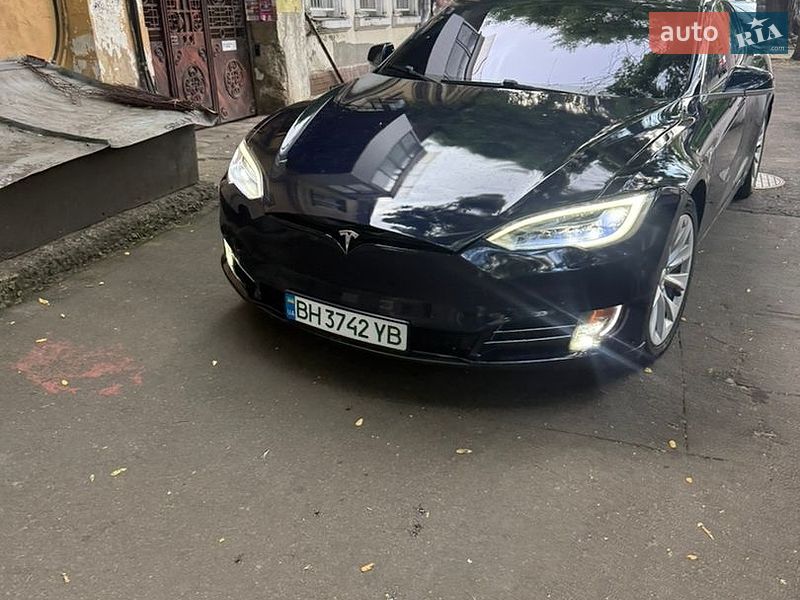 Ліфтбек Tesla Model S 2013 в Києві