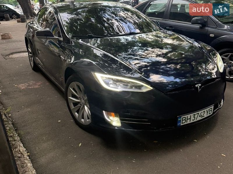 Ліфтбек Tesla Model S 2013 в Києві