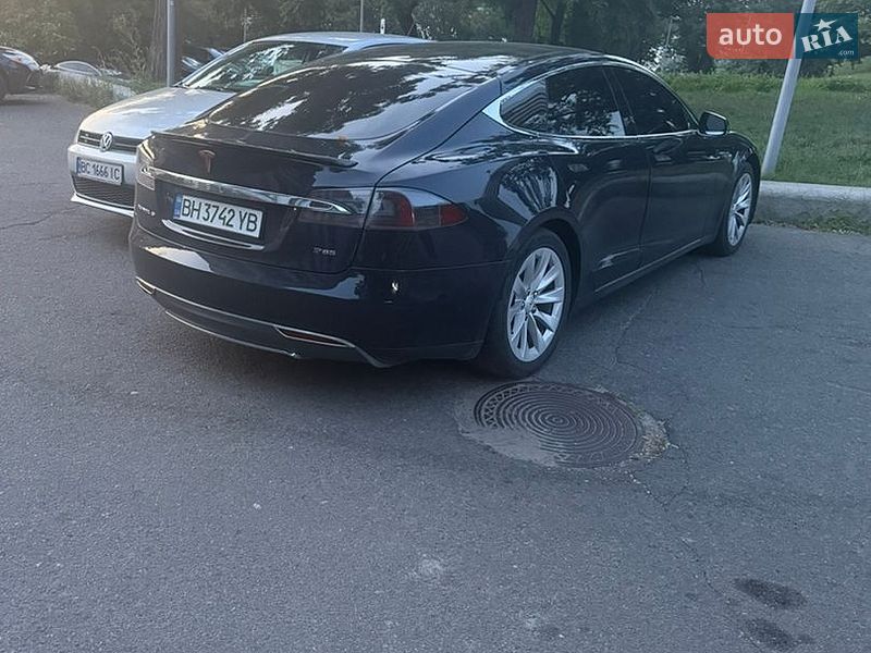 Ліфтбек Tesla Model S 2013 в Києві