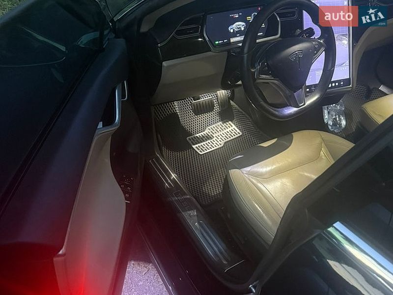 Ліфтбек Tesla Model S 2013 в Києві