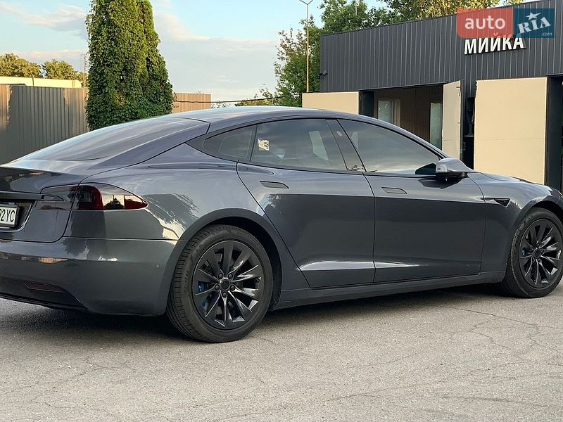 Лифтбек Tesla Model S 2017 в Сквире