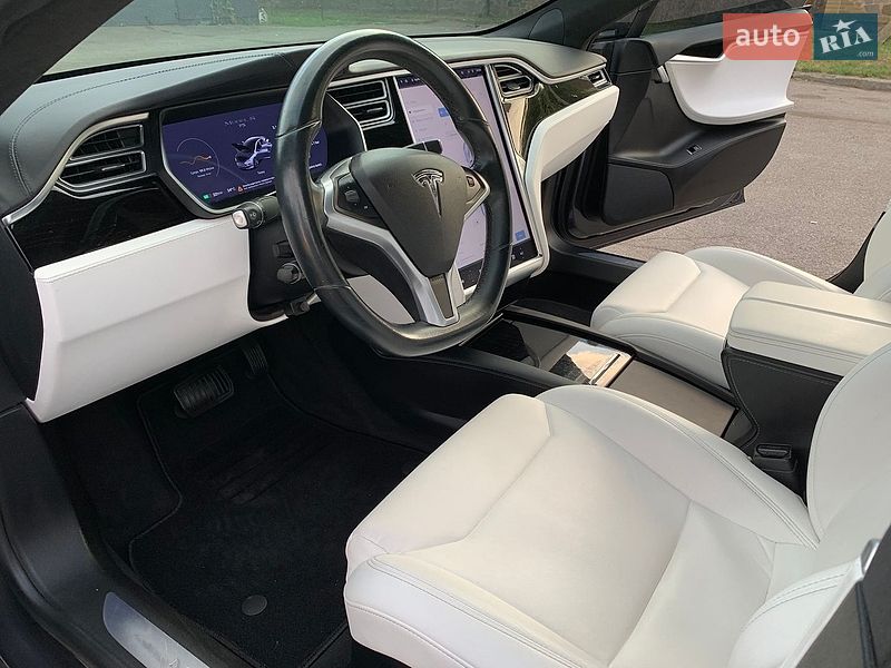 Лифтбек Tesla Model S 2017 в Сквире