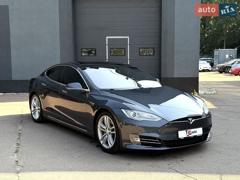 Лифтбек Tesla Model S 2015 в Киеве фото 11 Лифтбек Tesla Model S 2015 в Киеве