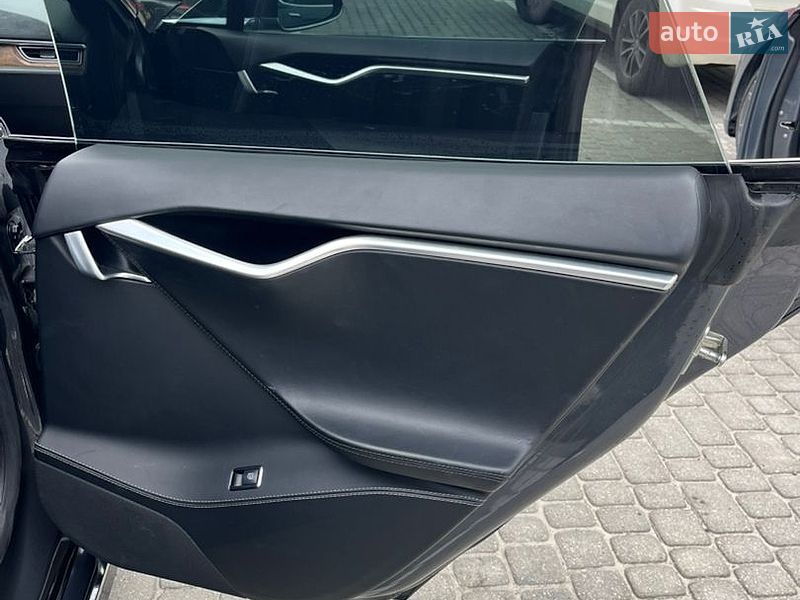 Лифтбек Tesla Model S 2017 в Львове фото 18 Лифтбек Tesla Model S 2017 в Львове