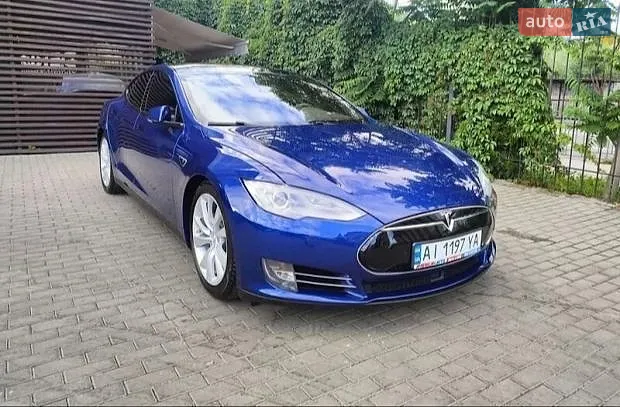 Tesla Model S 2015
