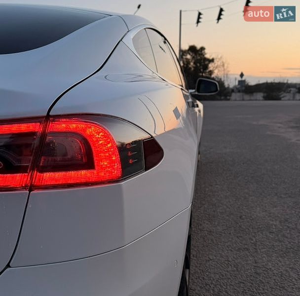 Ліфтбек Tesla Model S 2016 в Бучі фото 9 Ліфтбек Tesla Model S 2016 в Бучі