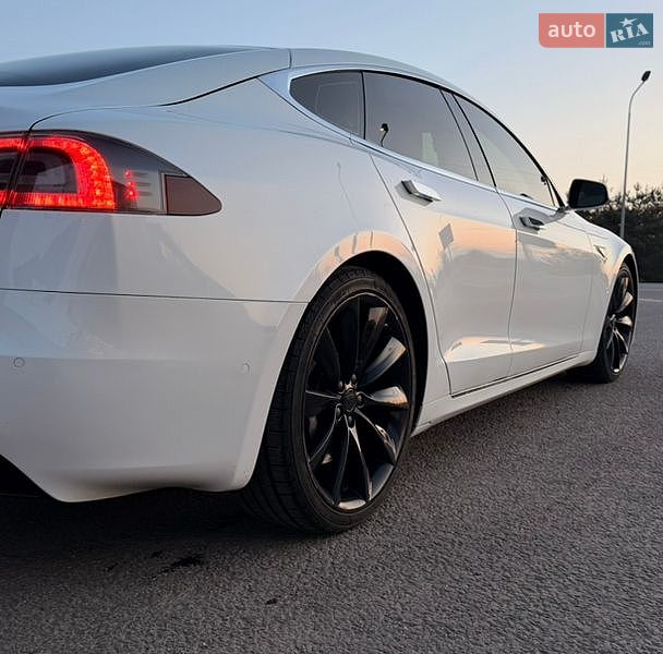 Ліфтбек Tesla Model S 2016 в Бучі фото 4 Ліфтбек Tesla Model S 2016 в Бучі