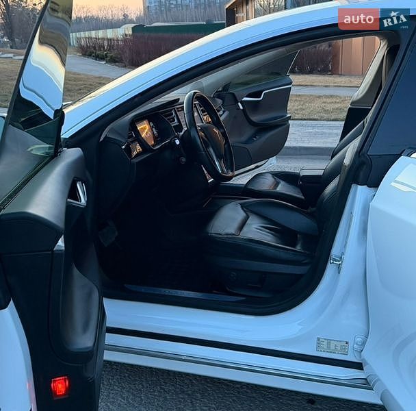 Ліфтбек Tesla Model S 2016 в Бучі фото 12 Ліфтбек Tesla Model S 2016 в Бучі