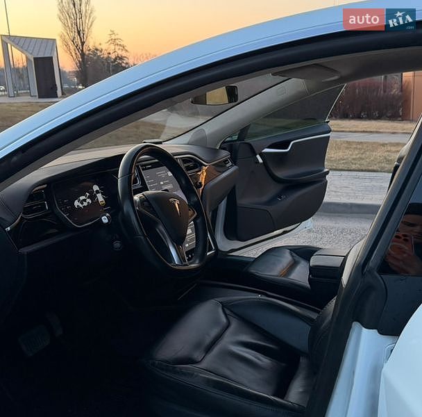 Ліфтбек Tesla Model S 2016 в Бучі фото 18 Ліфтбек Tesla Model S 2016 в Бучі