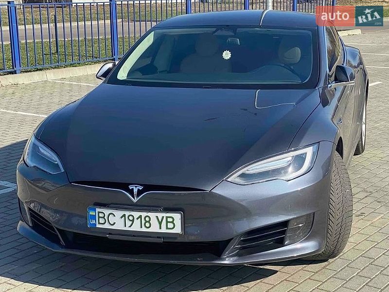 Лифтбек Tesla Model S 2017 в Ужгороде