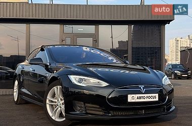 Ліфтбек Tesla Model S 2015 в Києві