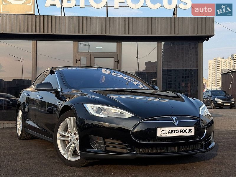 Ліфтбек Tesla Model S 2015 в Києві