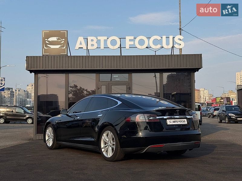 Ліфтбек Tesla Model S 2015 в Києві