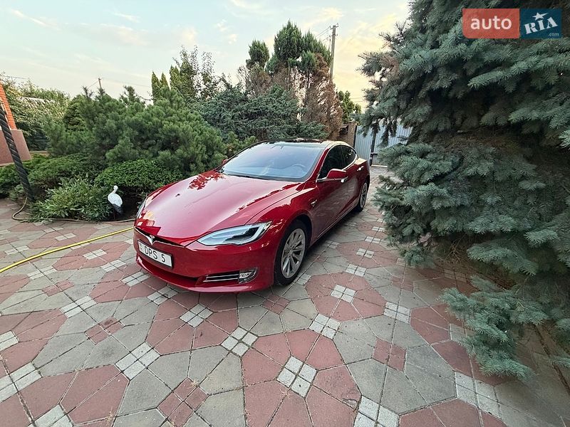 Ліфтбек Tesla Model S 2017 в Києві