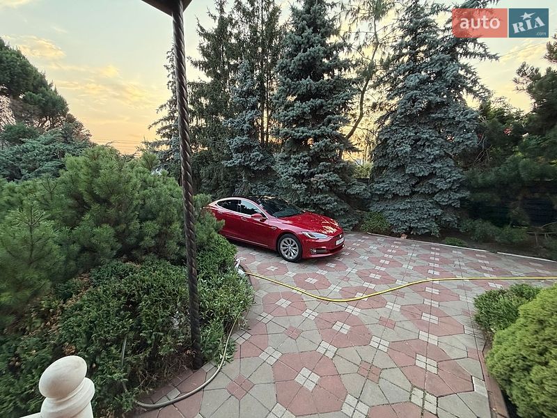 Ліфтбек Tesla Model S 2017 в Києві