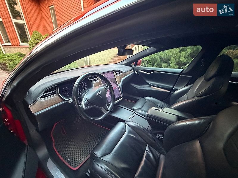 Ліфтбек Tesla Model S 2017 в Києві