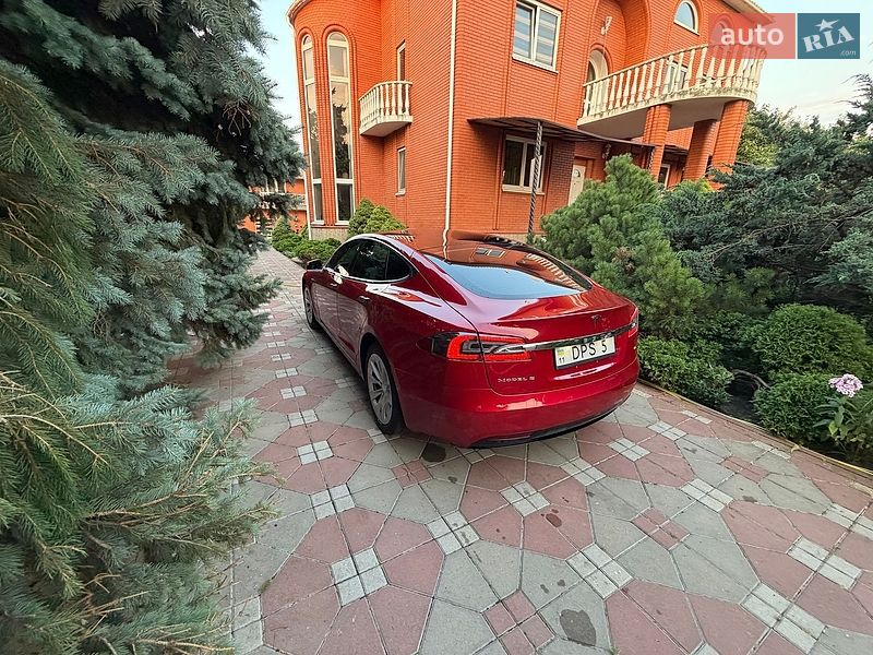 Ліфтбек Tesla Model S 2017 в Києві
