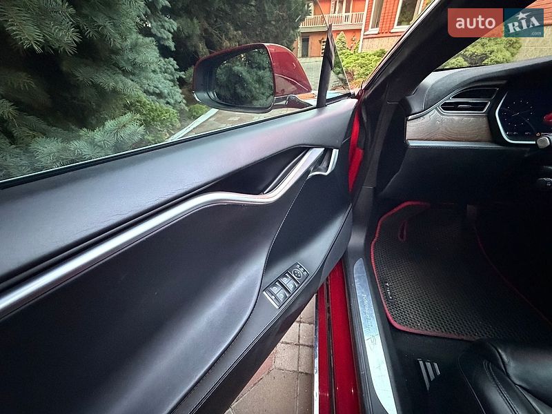 Ліфтбек Tesla Model S 2017 в Києві