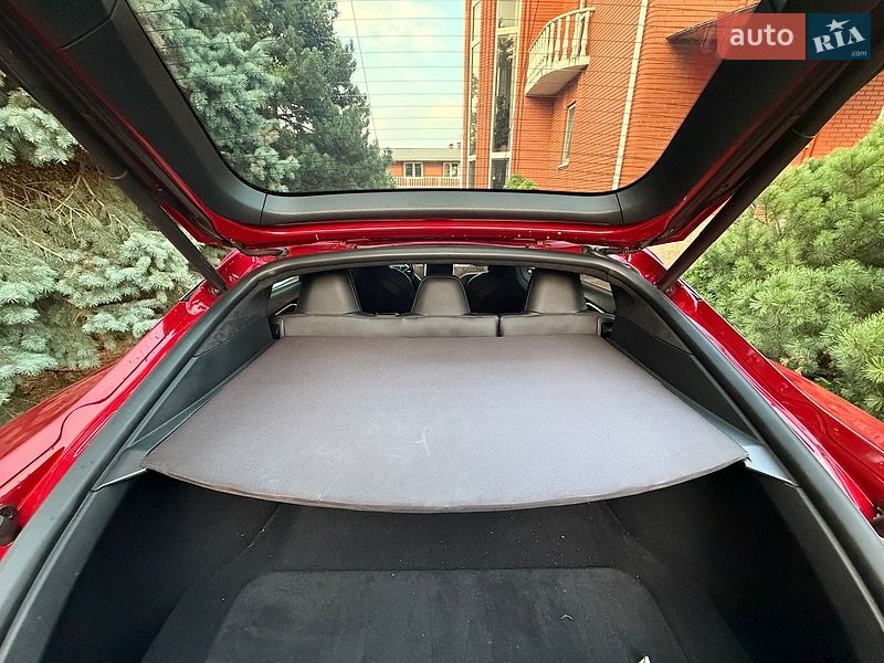 Ліфтбек Tesla Model S 2017 в Києві