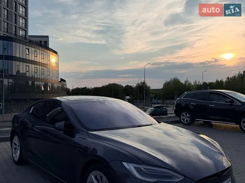 Tesla Model S 2016