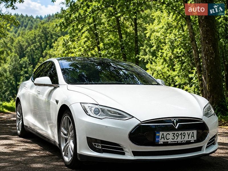 Tesla Model S 2013