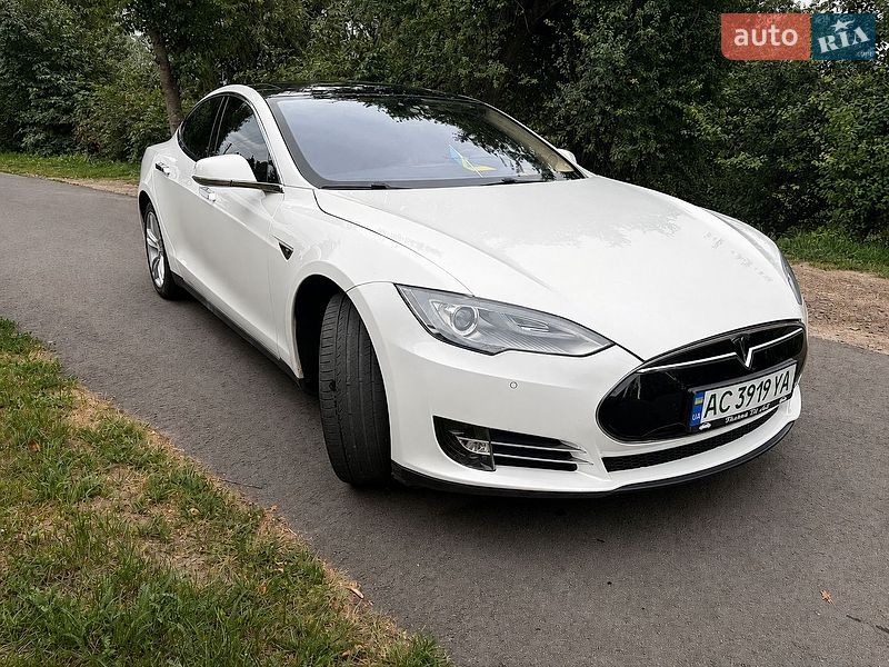 Ліфтбек Tesla Model S 2013 в Володимирі