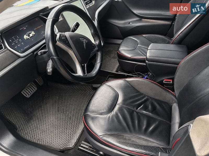 Ліфтбек Tesla Model S 2013 в Володимирі