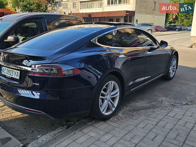 Лифтбек Tesla Model S 2013 в Шацке