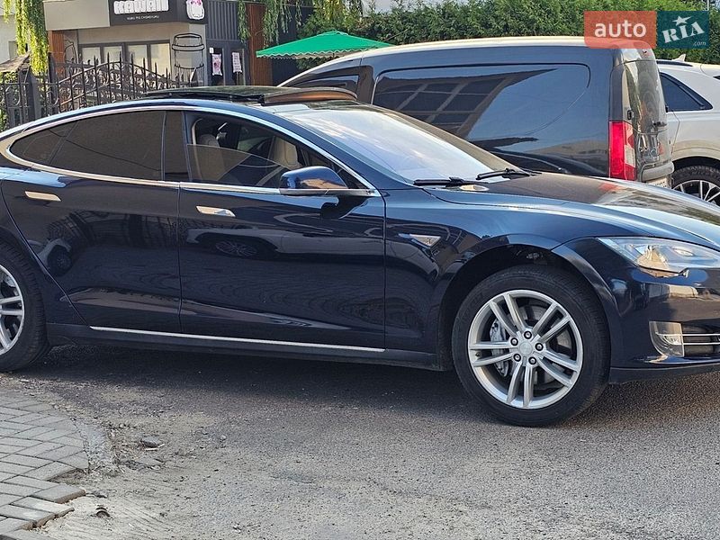 Лифтбек Tesla Model S 2013 в Шацке