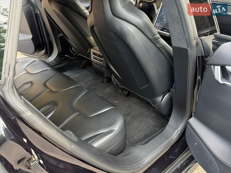 Ліфтбек Tesla Model S 2015 в Києві