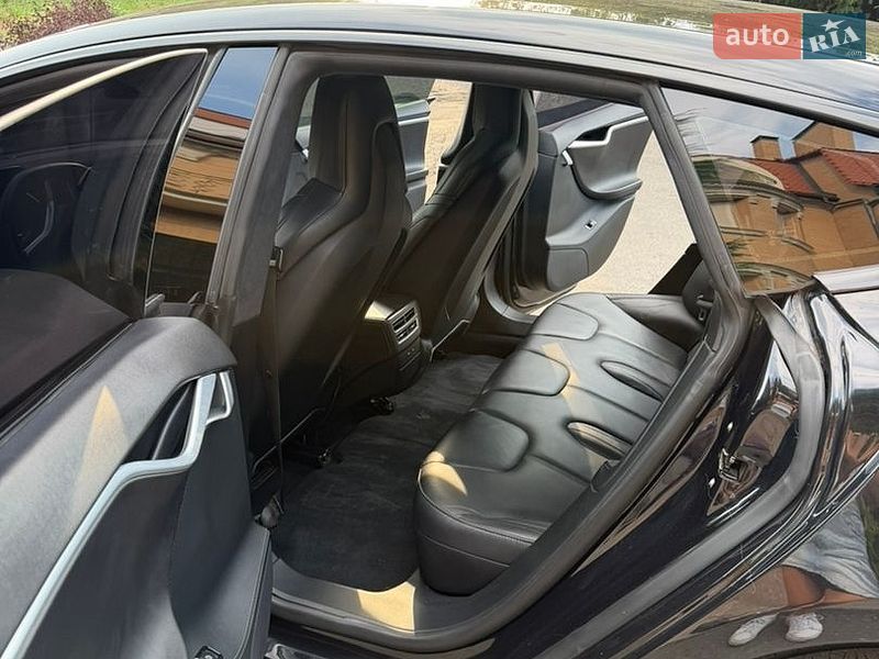 Ліфтбек Tesla Model S 2015 в Києві