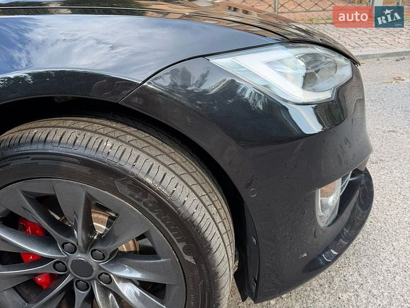 Ліфтбек Tesla Model S 2015 в Києві